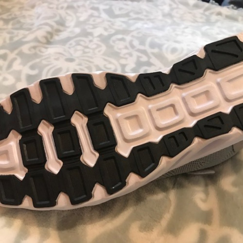 New Men’s Sneakers - Picture 4 of 8